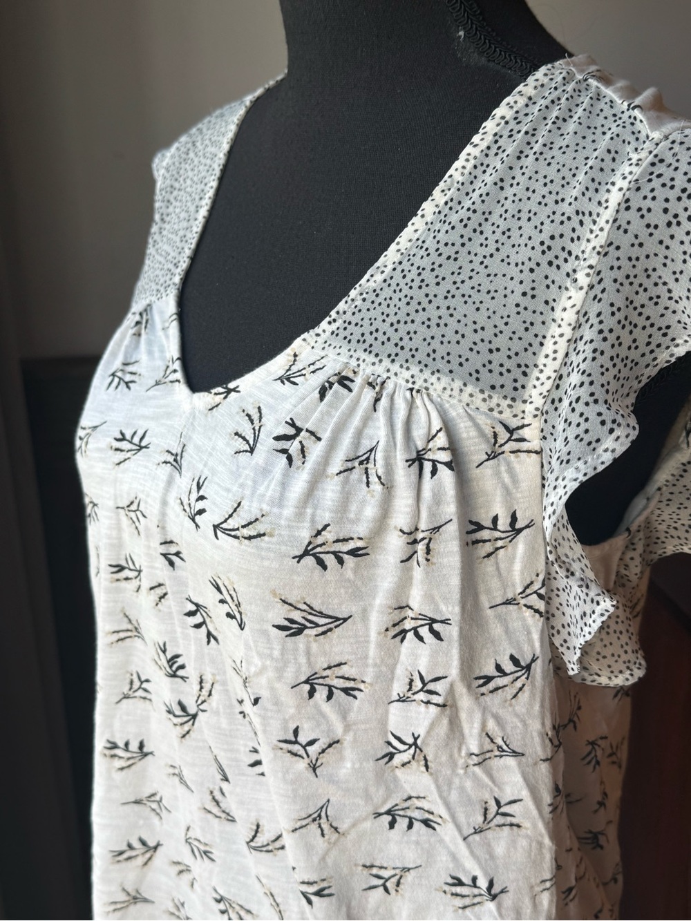 Lucky Brand Cream Boho Floral V-Neck Flutter Sleeve Top xs Euc - Picture 5 of 7